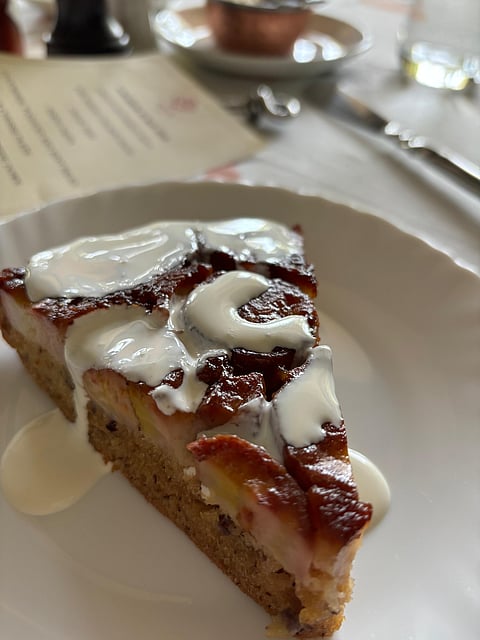 Do not miss the banana upside-down cake served with cream